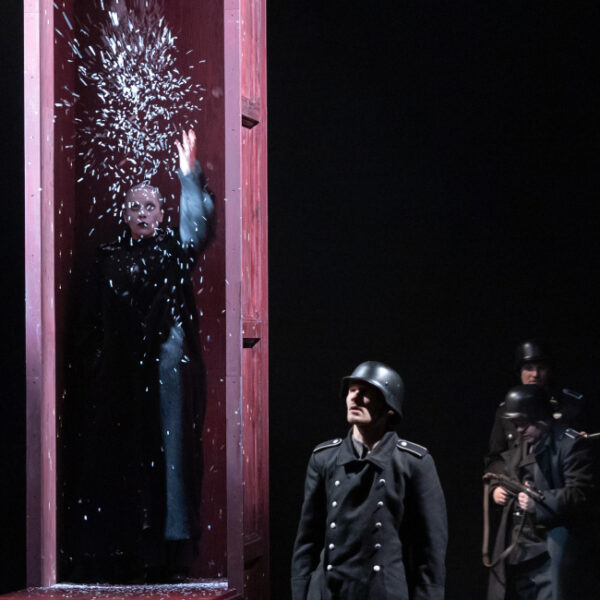 Спектакль «Брехт. Швейк. Вторая мировая» в театре «Студия театрального искусства»