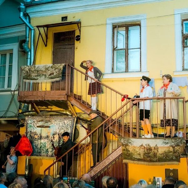 Спектакль «Песни нашего двора» в театре «У Никитских ворот»