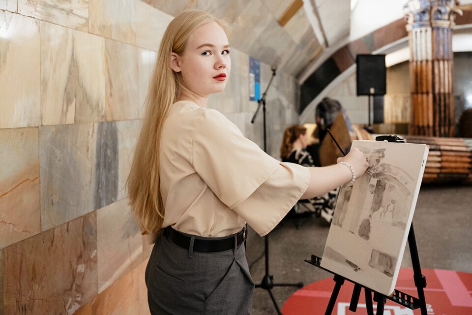 На станции метро Римская в Москве открыли новую площадку для художников