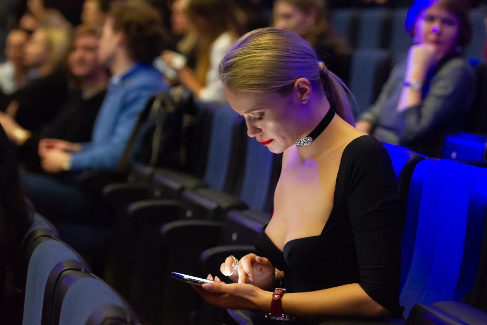 Как купить билеты на концерт или в театр и не стать жертвой мошенников