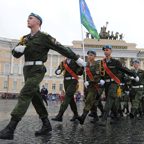 Шествие по Миллионной улице в День ВДВ