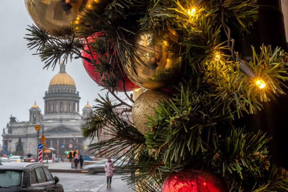 Массовых новогодних гуляний в Санкт-Петербурге не планируется