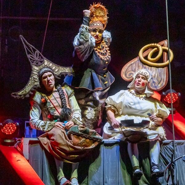 Новогоднее шоу «Кабы я была царица…»