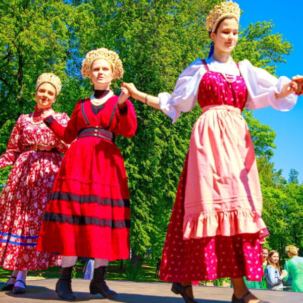 Праздник народного костюма ко Дню России