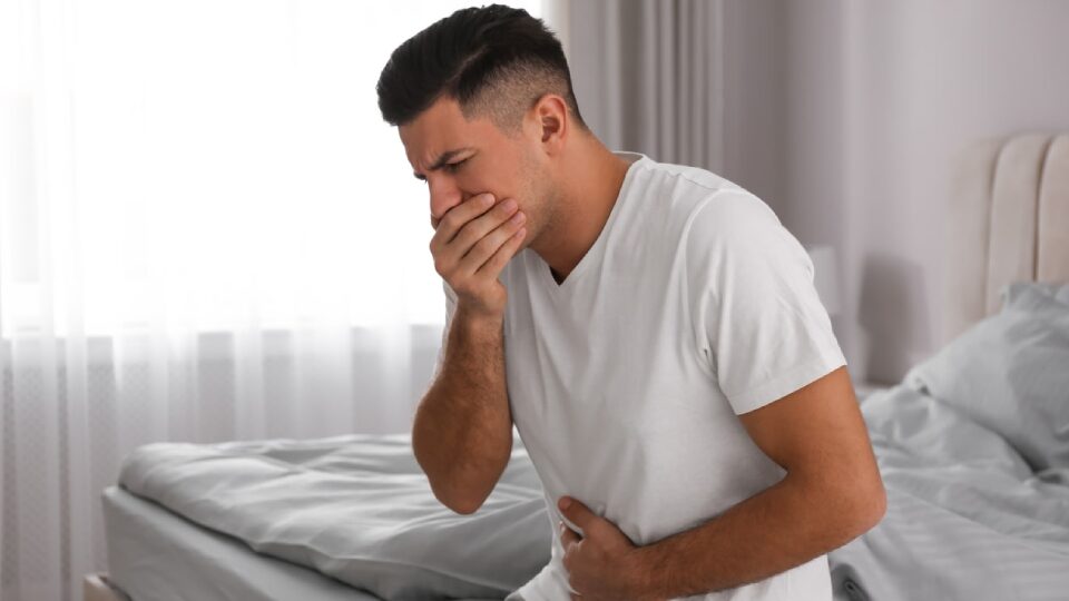 10 симптомов отравления у взрослых