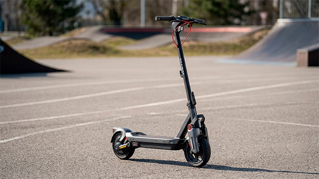 Ninebot eKickScooter MAX G3. Фото: Ян Ляпин / Нейросеть