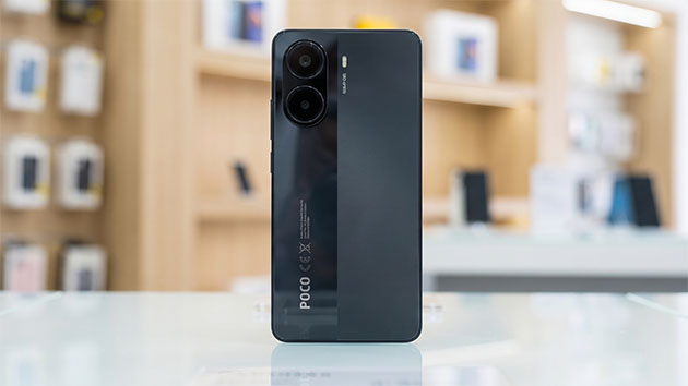 Poco X7 Pro. Фото: Ян Ляпин / Нейросеть
