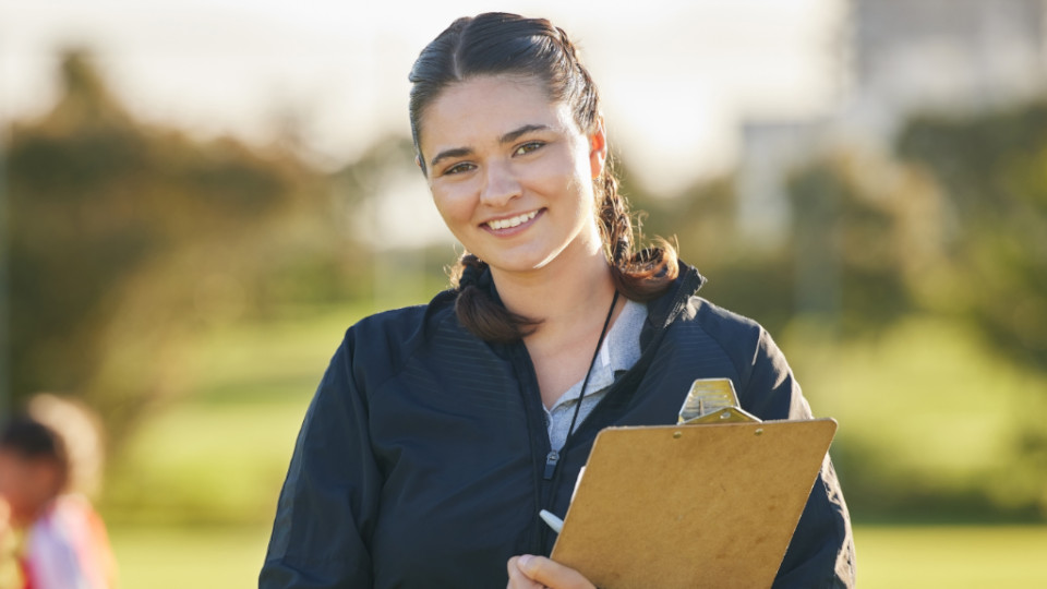 120+ идей, что подарить тренеру на 8 Марта 2026