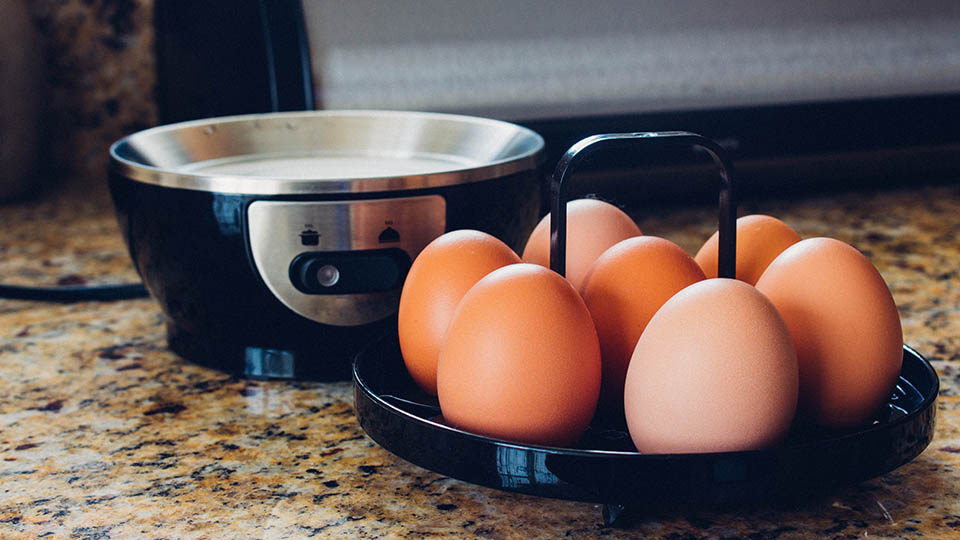 12 лучших яйцеварок в 2025 году
