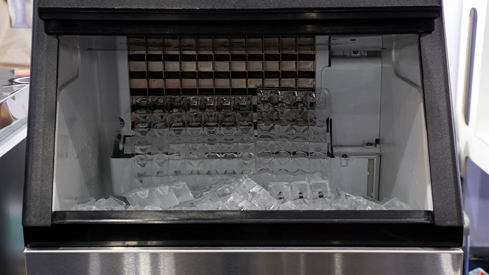 10 лучших ледогенераторов в 2025 году