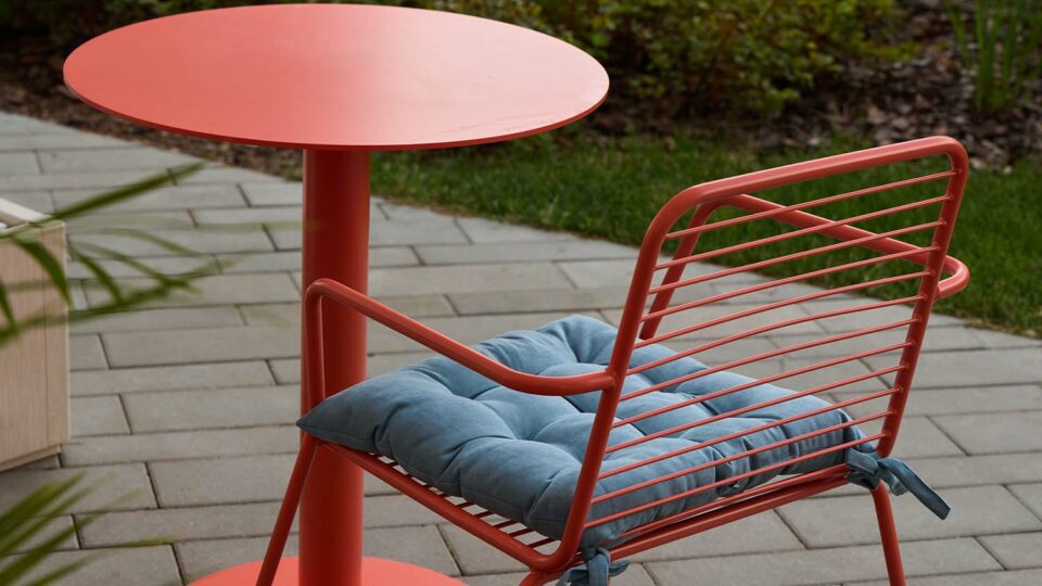 Садовые стулья. Фото: diczman / Shutterstock / Fotodom