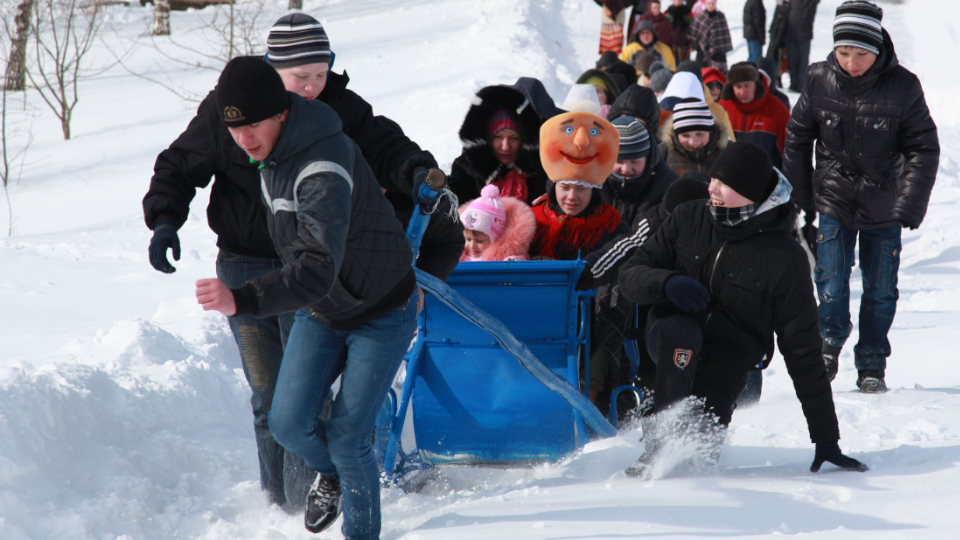 25 лучших конкурсов на Масленицу 2026