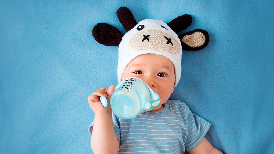15 лучших поильников для детей в 2025 году