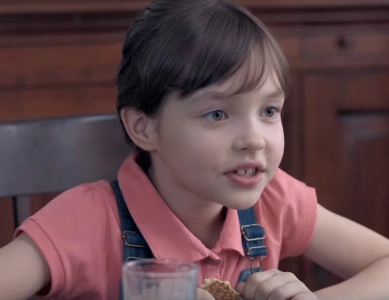 Валюха еще не та: В Сети появилось фото Валюхи из «Сватов» в детстве