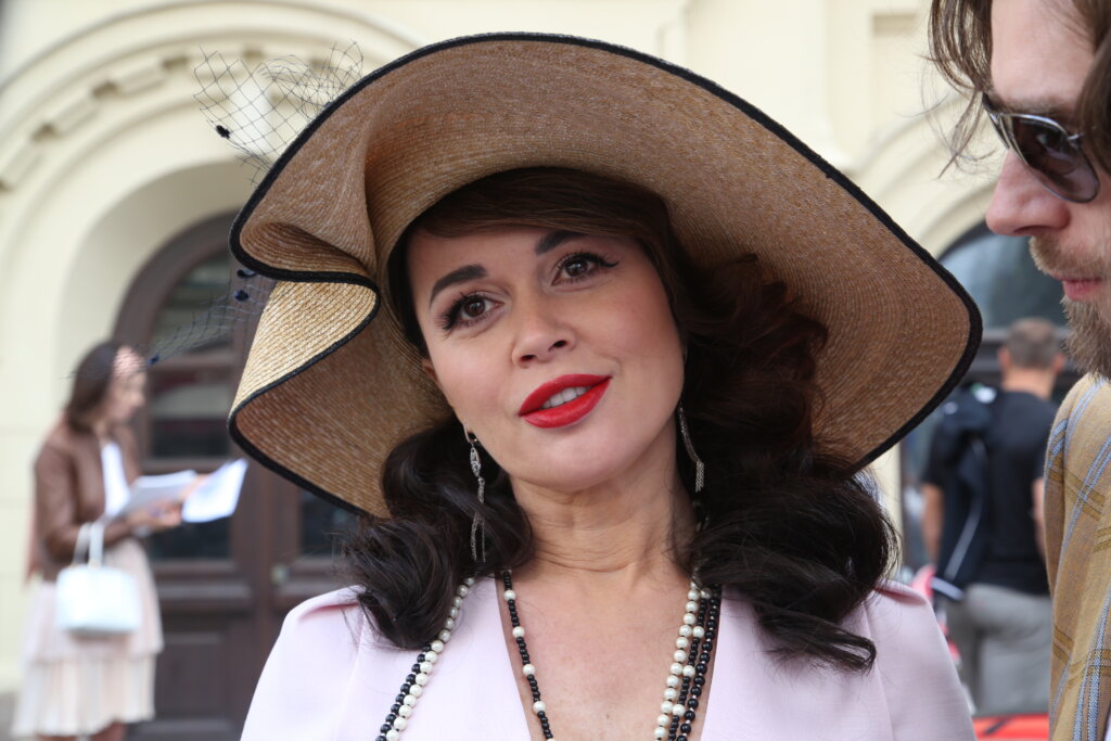 Что на самом деле случилось с Анастасией Заворотнюк: о больной раком актрисе было известно лишь на словах