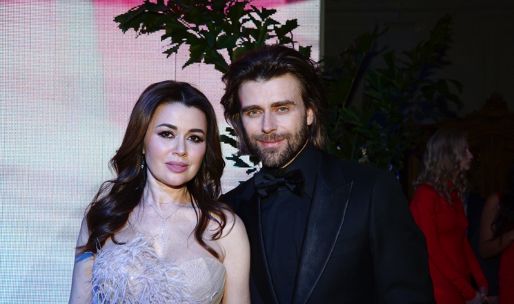 Психолог: Слухи об изменах Петра Чернышева ухудшают состояние Анастасии Заворотнюк