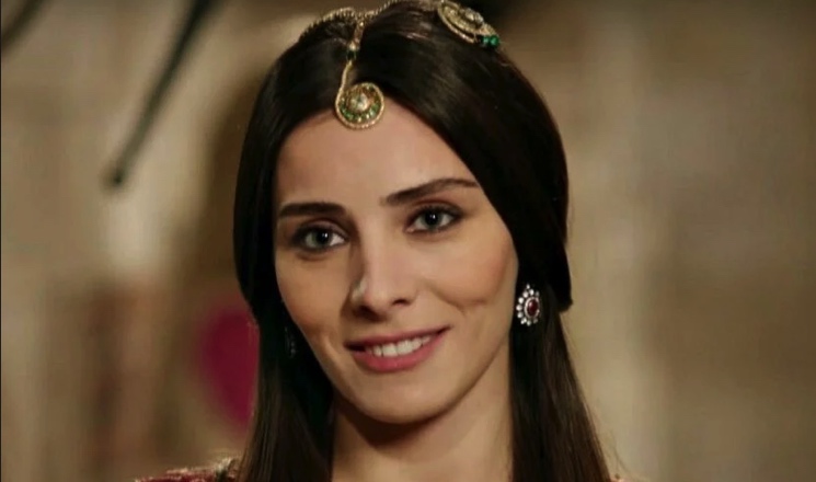 Почему после очередных родов Хюррем Махидевран устроила праздник в гареме