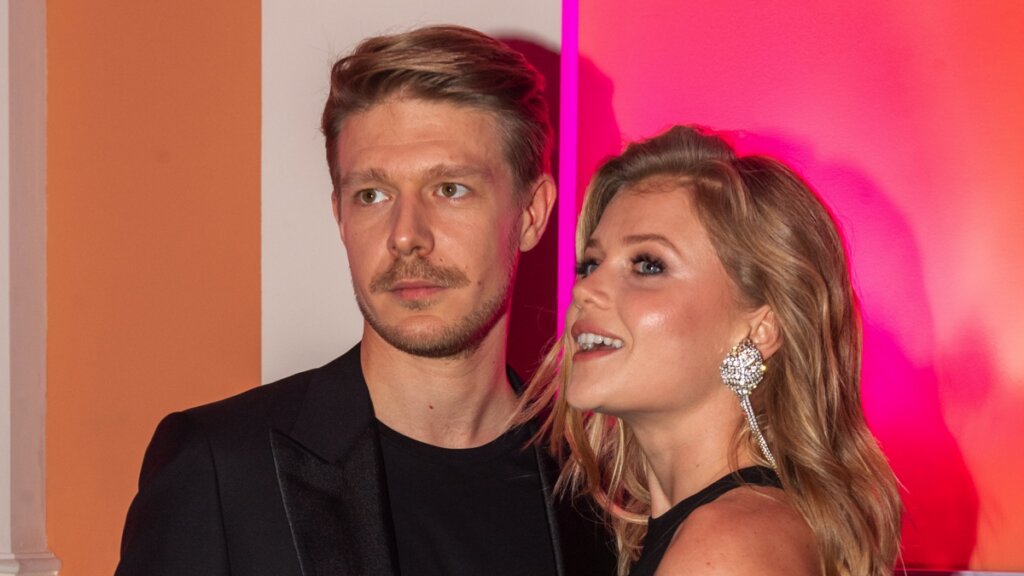 Сын Михаила Ефремова расстался с актрисой Марией Иваковой