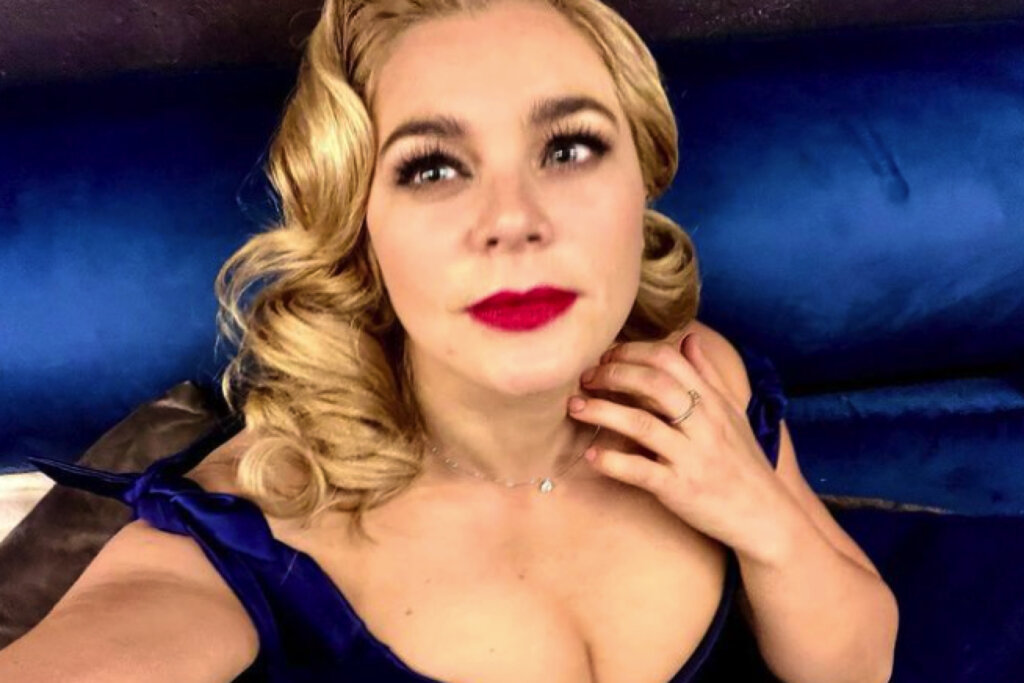 Ирина Пегова показала фото в мини-бикини