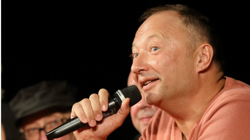 Юрий Гальцев с пышными волосами неузнаваем