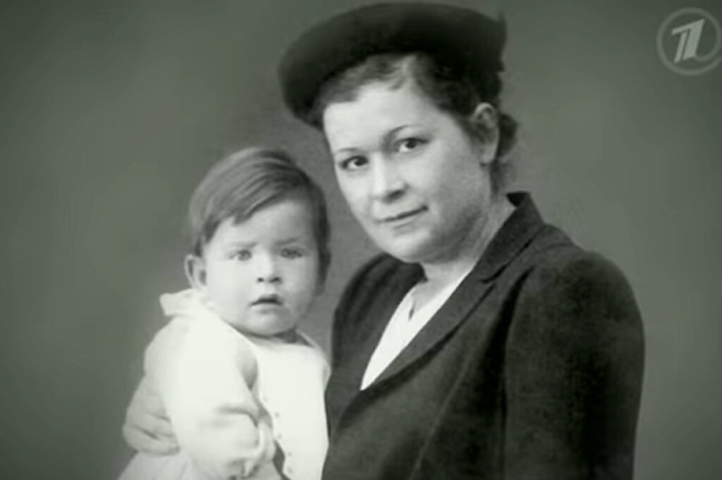 Оторвала его от сердца" - Людмила Максакова и её любимый внук Пётр У всех на уст