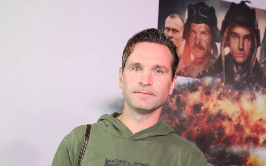 Новости шоу-бизнеса: Добронравов плюнул в Дапкунайте, беременная Тодоренко раздавлена горем, Хмельницкая лысеет