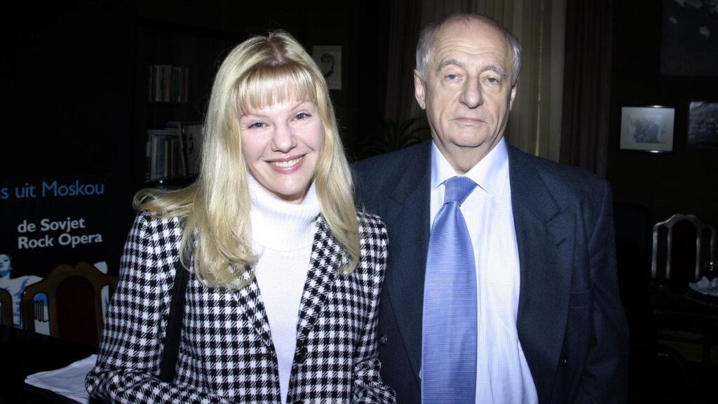 Нет ни мужа, ни детей, в кино не снимается: личная драма Александры Захаровой