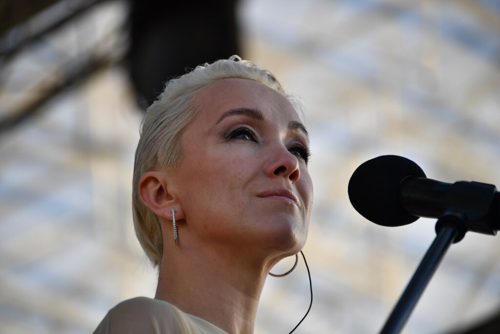 Новости шоу-бизнеса: признание Мороз о любовнике, поседевший Ургант без носков и подлый поступок мужа Макеевой