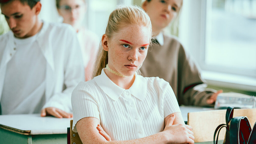 Как живет юная звезда сериала «Алиса не может ждать» Лиза Ищенко: начала свой путь в кино в 14 лет, покорила зрителей своим талантом