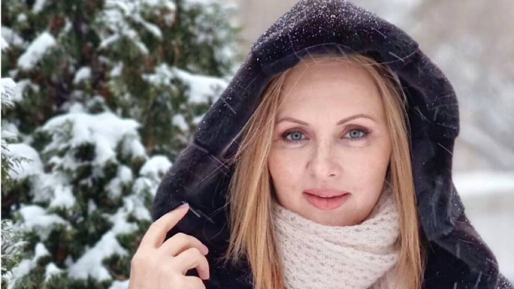 «Елочка, гори!»: как звезды шоу-бизнеса нарядили главный атрибут Нового года в 2023 году