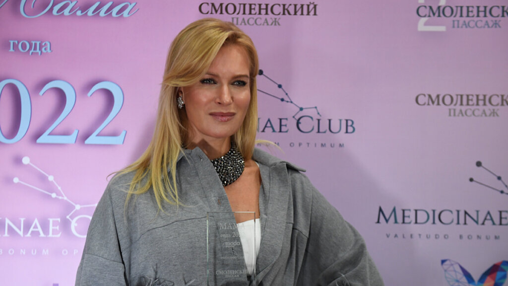 48-летняя Олеся Судзиловская показала точеную фигуру в бикини