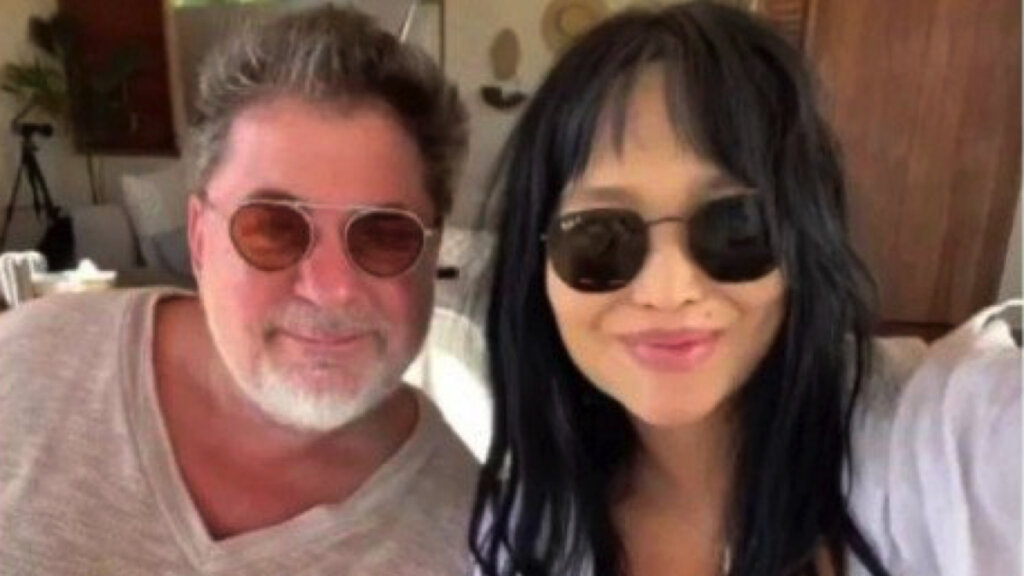 Молодая жена Александра Цекало произвела фурор новым снимком в микро-бикини