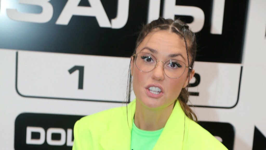 Агата Муцениеце снова требует с Павла Прилучного миллионы