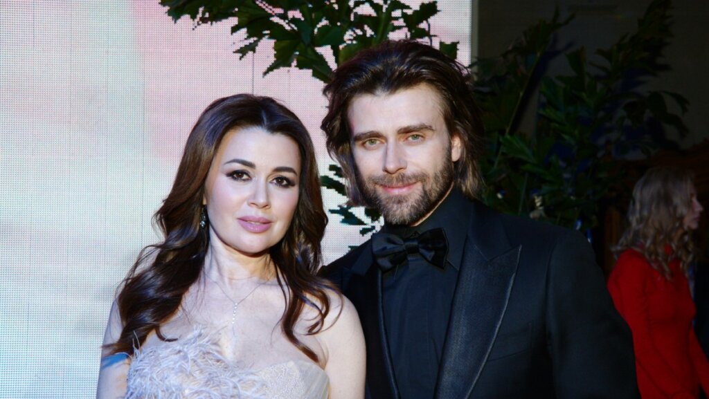 Старшая дочь Анастасии Заворотнюк впервые показала свою младшую сестру