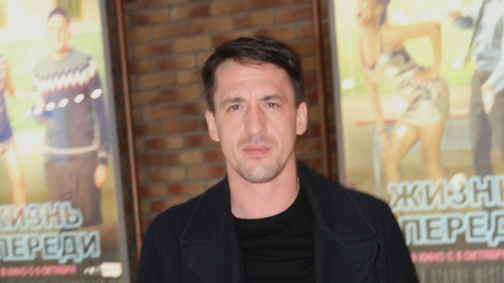 Сбежавший из России актер Артур Смольянинов* увел жену у певца Дмитрия Ланского