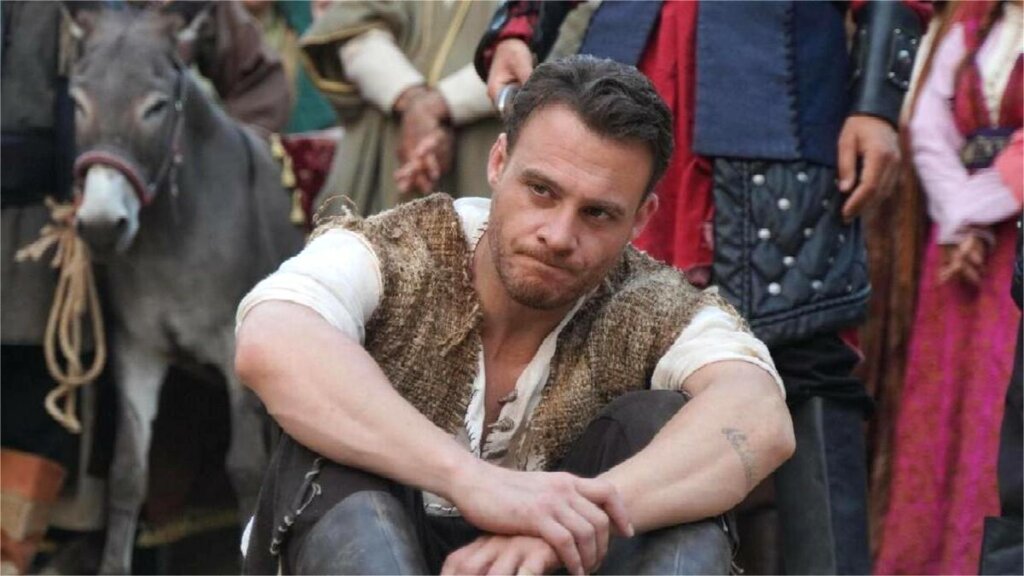 Керем Бюрсин планирует сниматься в российских сериалах : «С нетерпением жду»