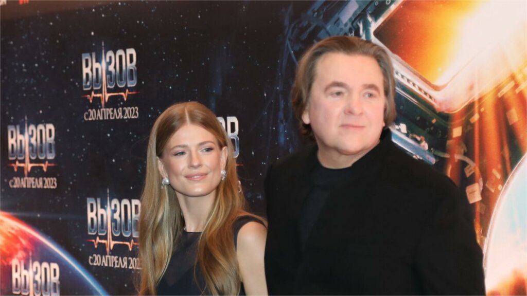 Молодая жена Константина Эрнста впервые показала лица детей