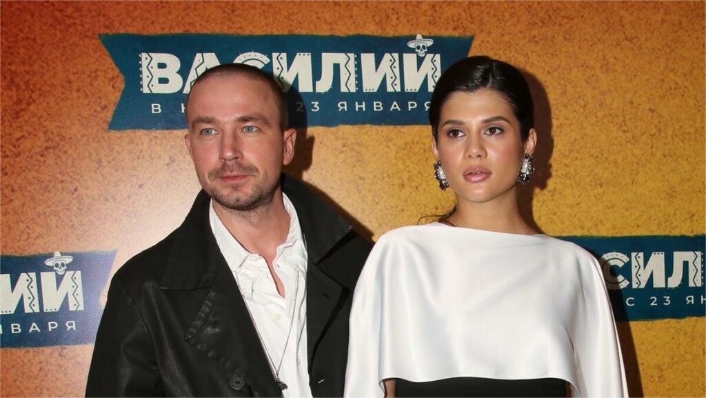 Молодая жена Саши Петрова показала фигуру через две недели после родов