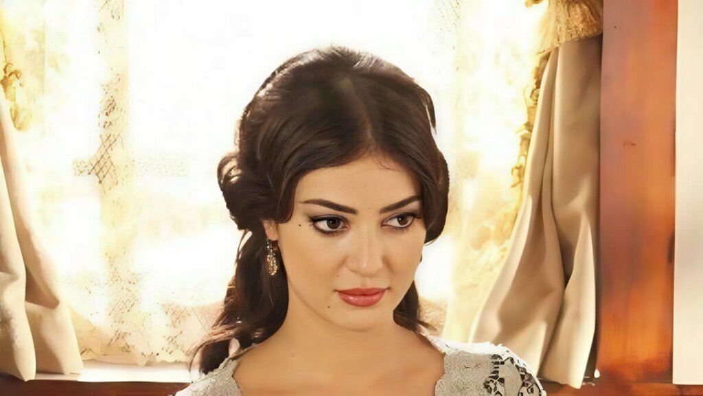 Мелике Ипек Ялова: дочь министра Турции и «некрасивая» Изабелла в «Великолепном веке»