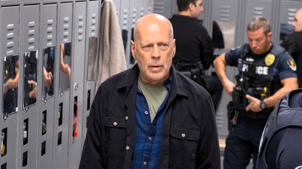 Состояние Брюса Уиллиса резко ухудшилось: он не может говорить, читать и ходить