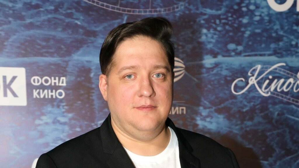 Не может ходить и есть самостоятельно: Актер Роман Попов объявил о рецидиве рака и его опасных осложнениях