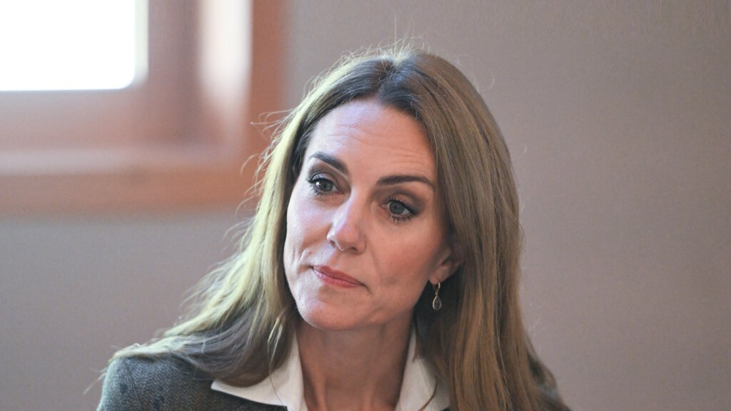 Рак вернулся: Новый имидж Кейт Миддлтон всерьез обеспокоил британцев