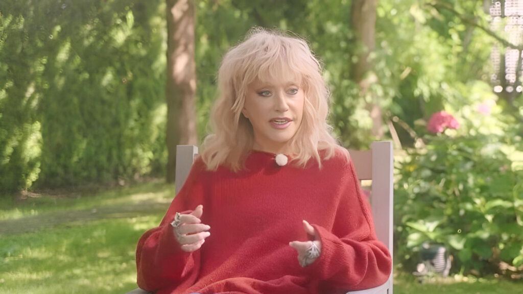 Алла Пугачева не выдерживает шквал критики: «Мне лучше уйти, улыбаясь»