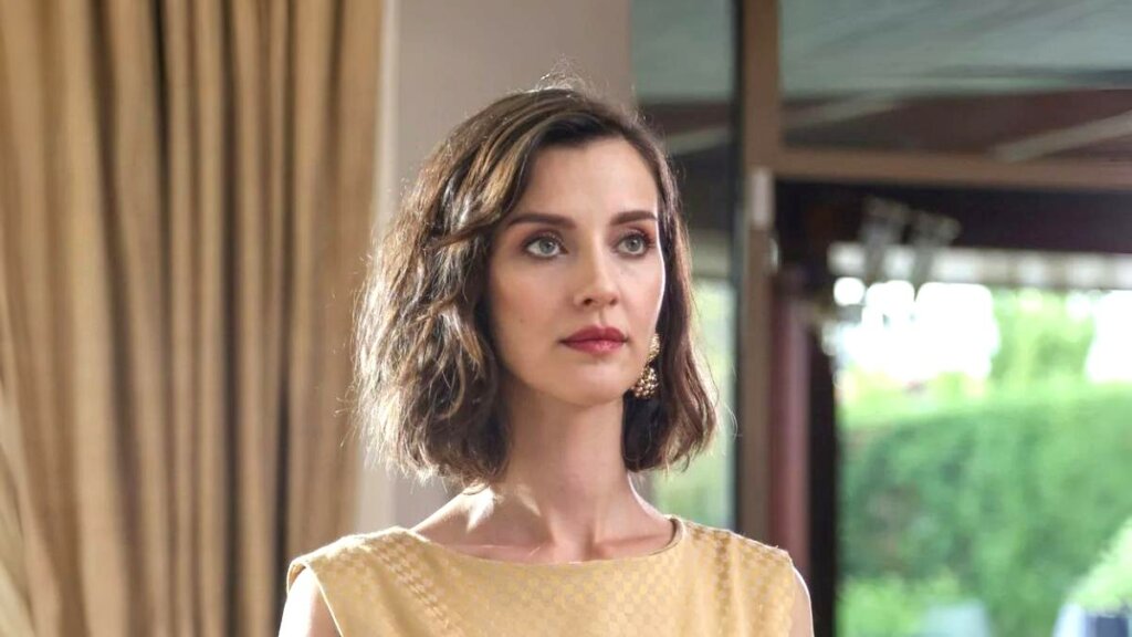 Турецкая актриса Ирэм Хэльваджиолу разводится с мужем через месяц после родов