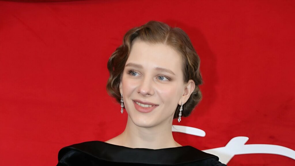 Сияющая от счастья Лиза Арзамасова вышла в свет с мужем Ильей Авербухом