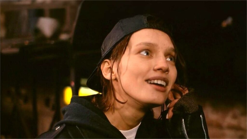 Сыграла тусовщицу Кэт в «Брате» и пропала с экранов: как сейчас живет актриса Мария Милютина