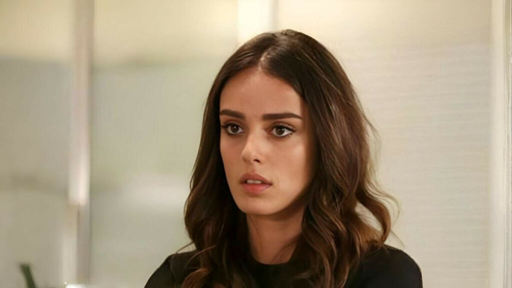 Турецкая актриса Бестемсу Оздемир родила на 35 неделе беременности