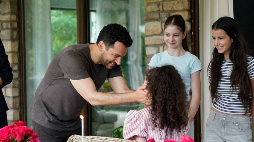 Отец Кадер — Серхат: Описание 32 серии турецкого сериала «Розы и грехи»
