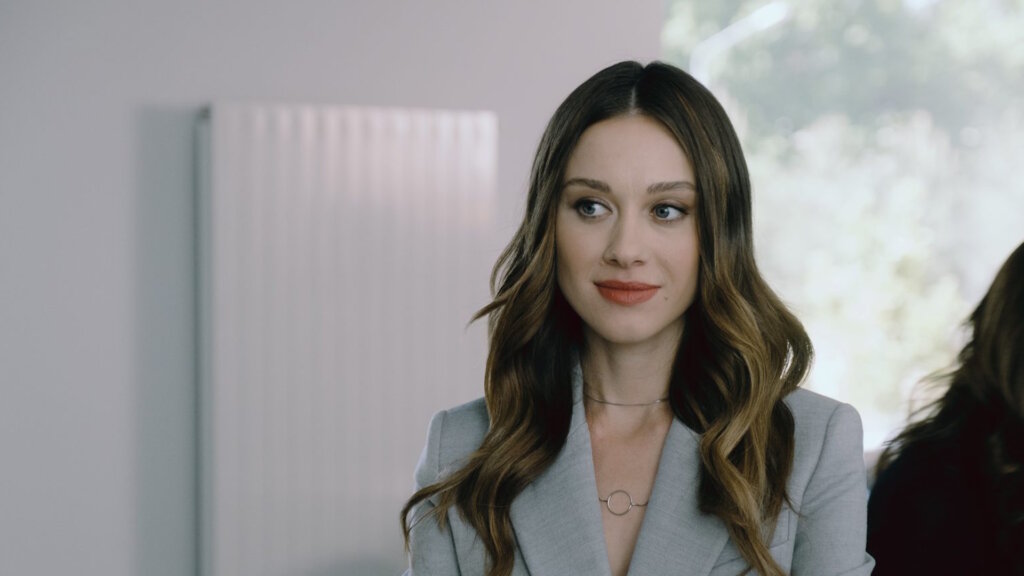 Звезда сериала «Универ. Молодые» Юлия Франц застряла над ущельем в Сочи