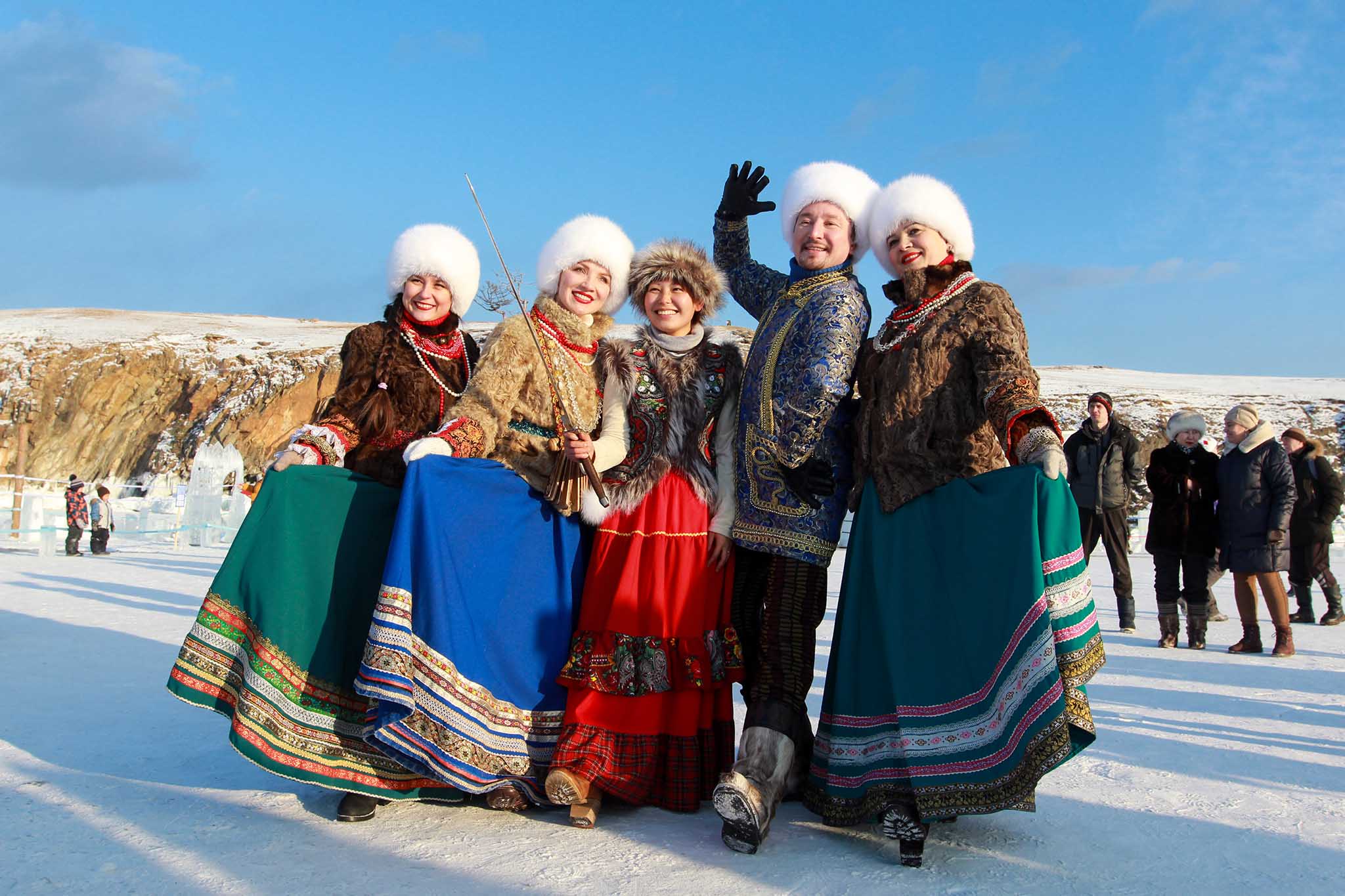 Бурятия, Байкал. Артисты в национальных костюмах